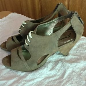 Gomax fawn leather cut out cone heel oxfords